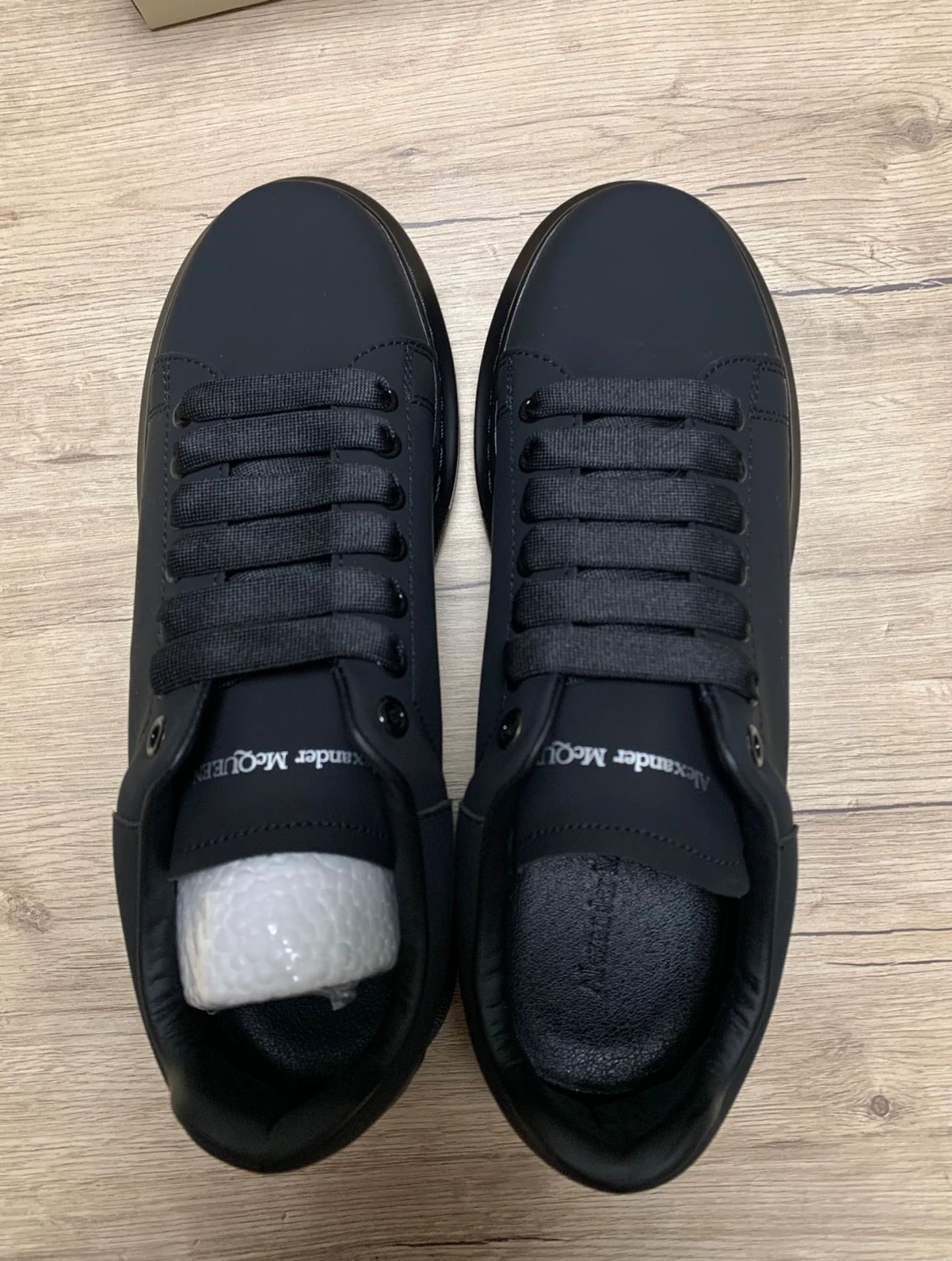 Alexander McQueen-skor  - 3