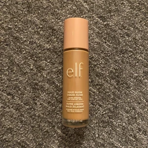 e.l.f. Halo Glow Liquid Filter - Säljer min eld halo glow som endast är testad då den inte är rätt färg