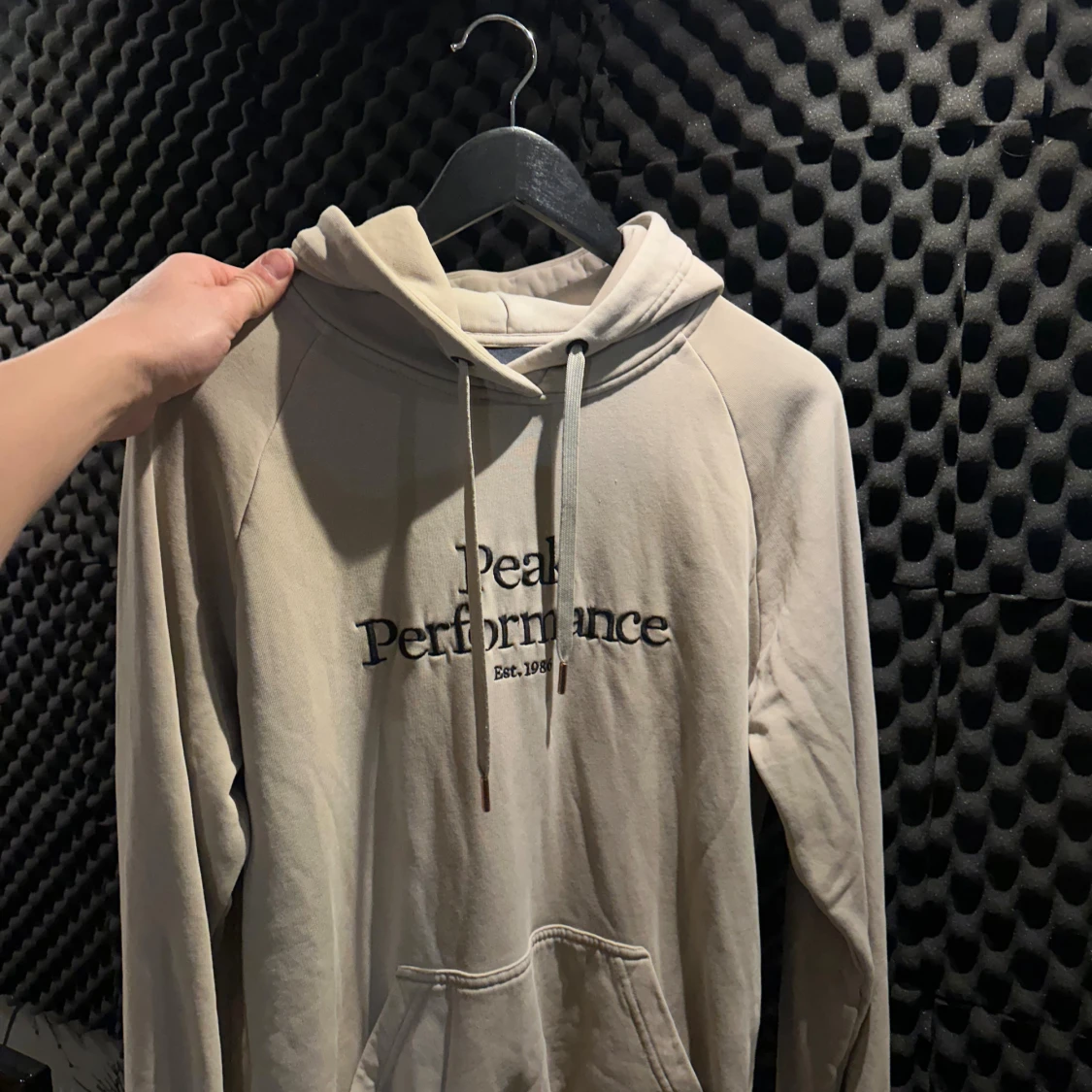 Beige hoodie från Peak Performance
