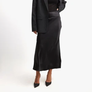 Svart satinkjol - Svart kjol i satin från NAKD