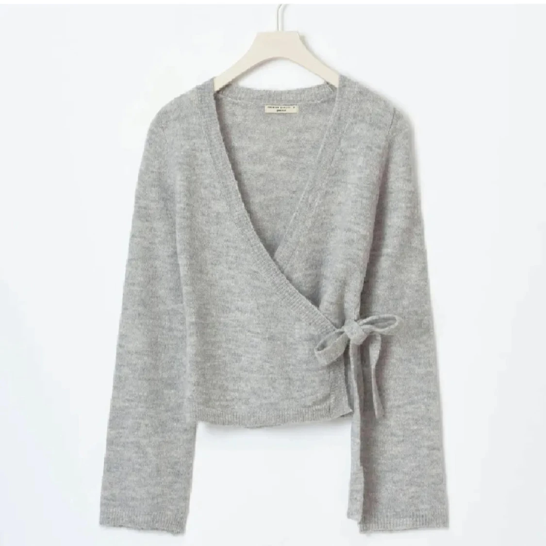 Grå omlottkofta med knyt