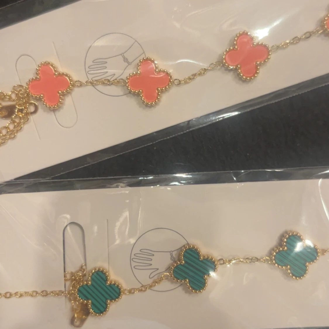 Färgglada fyrklöver armband i guld - 1