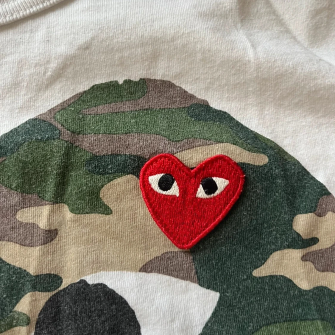 Vit T-shirt från Comme des Garçons Play - 2