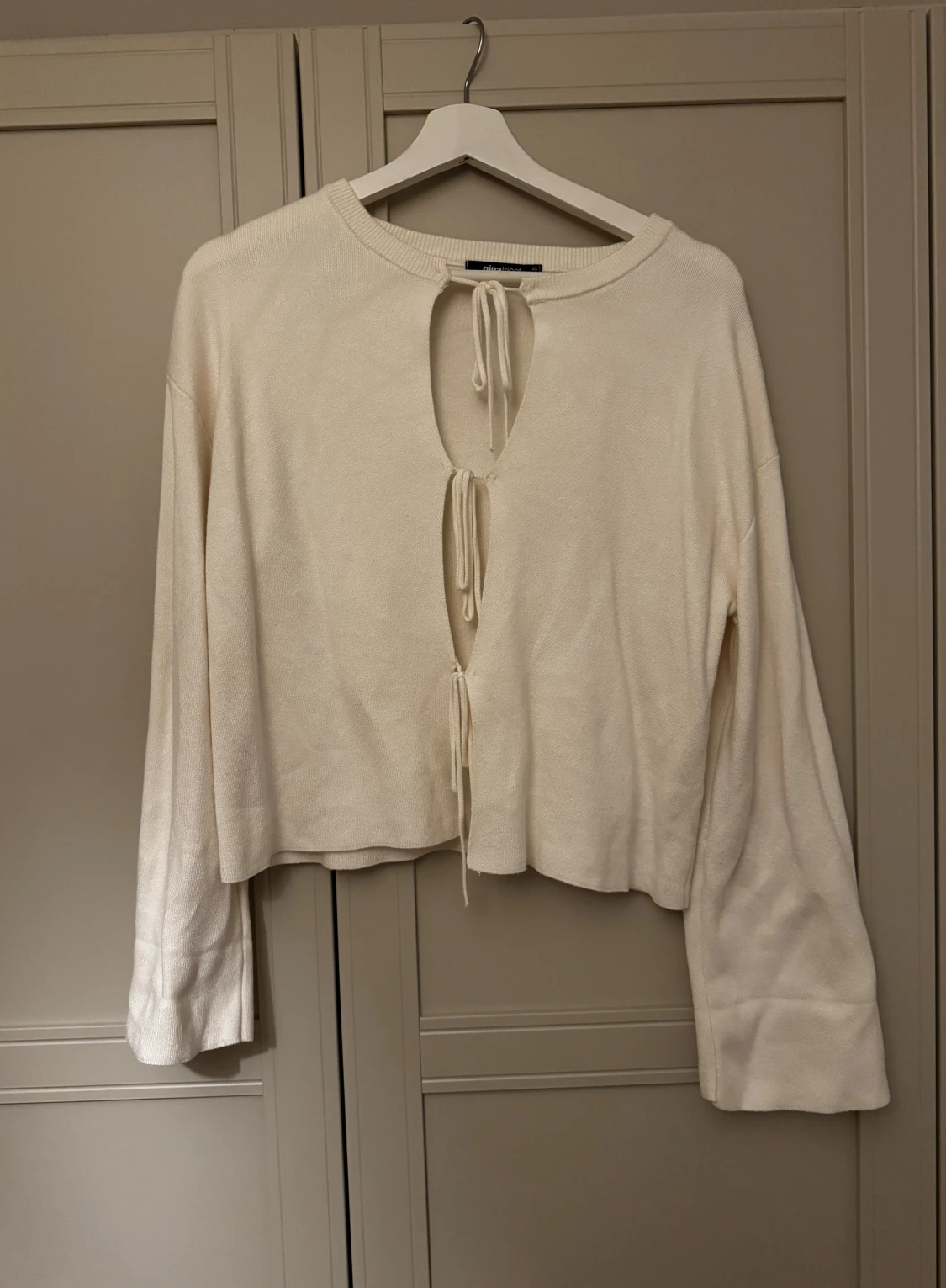 stickad kofta XS Gina Tricot