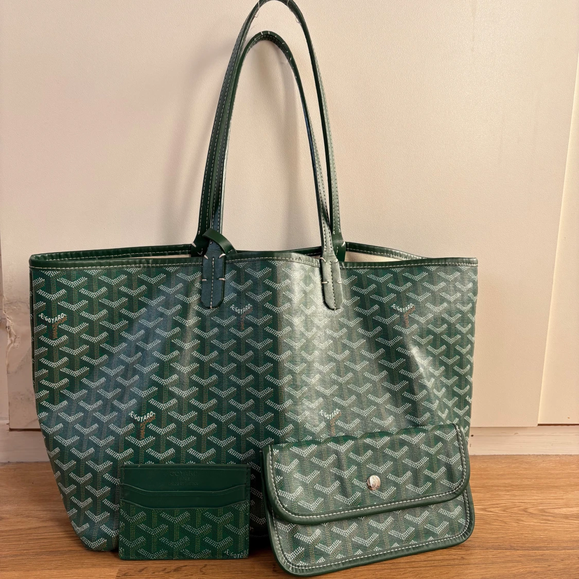 Grön tote bag med plånbok