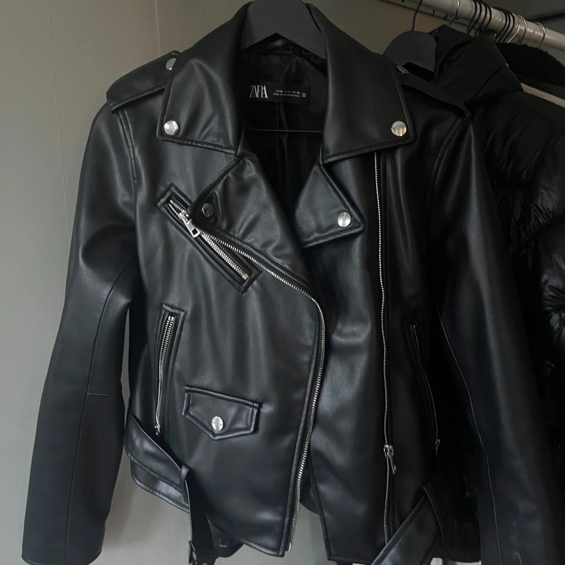 Svart skinnjacka Zara