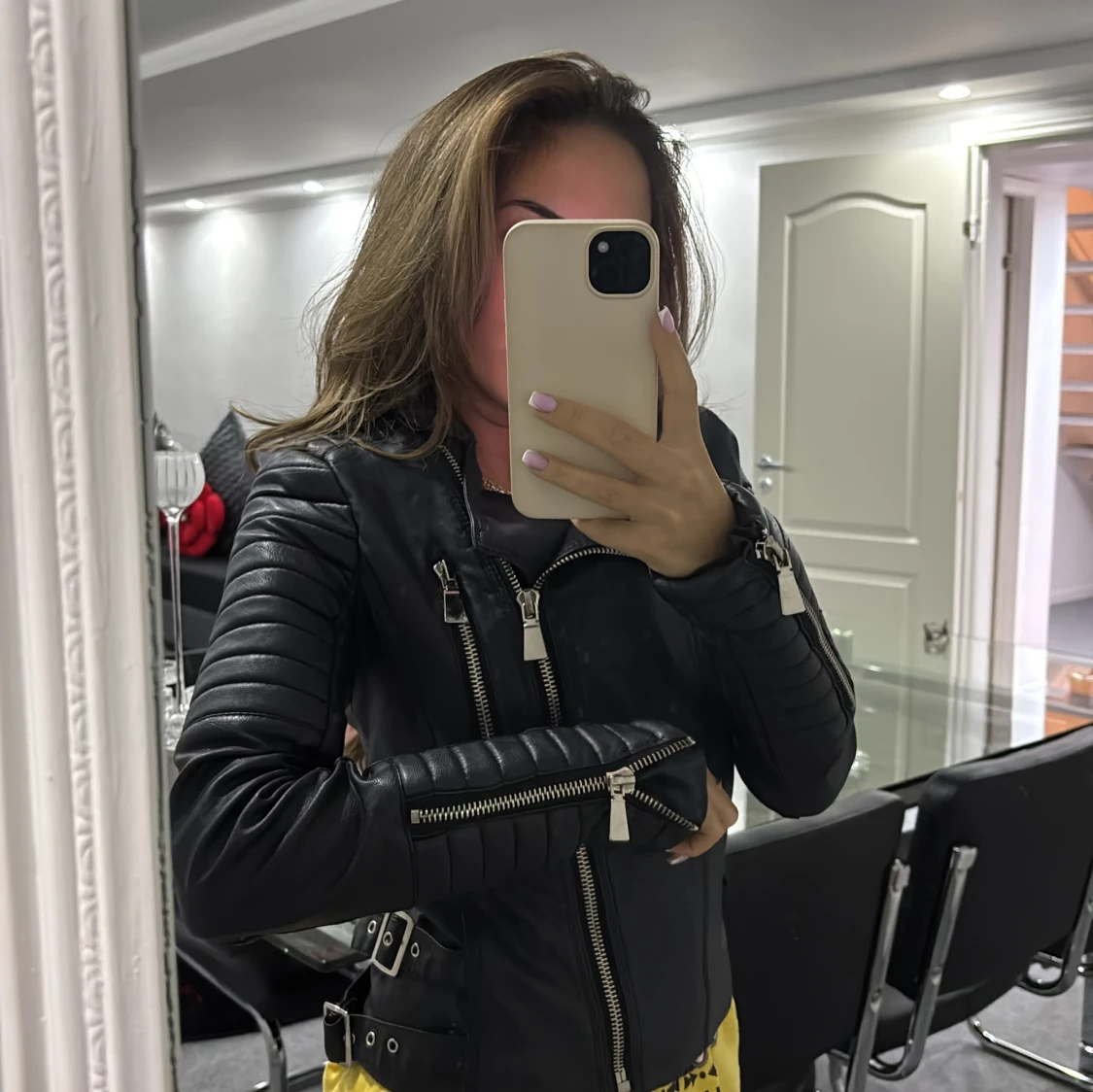 Svart skinnjacka med dragkedjor - 4