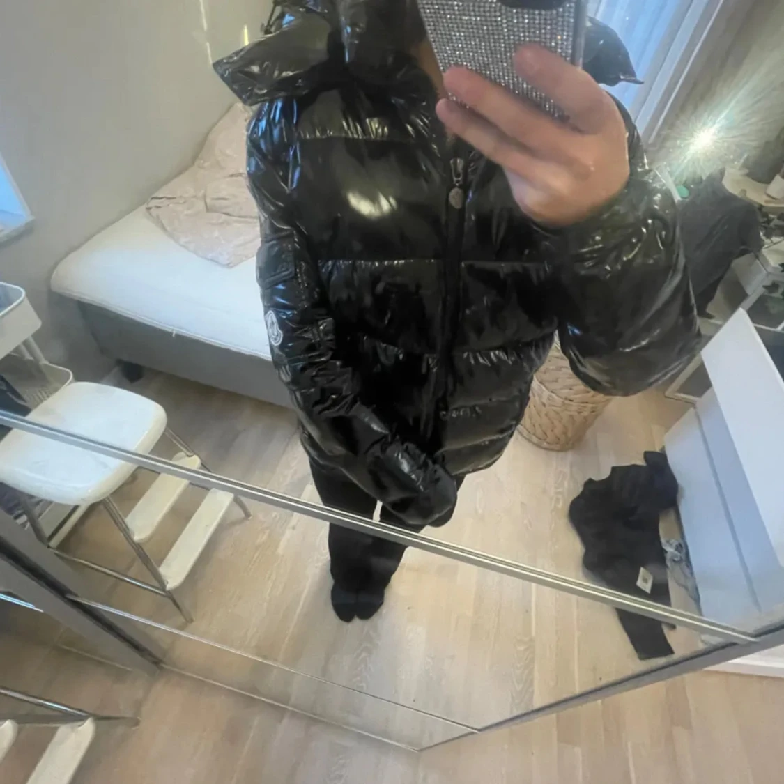 Svart Moncler pufferjacka med huva - 1