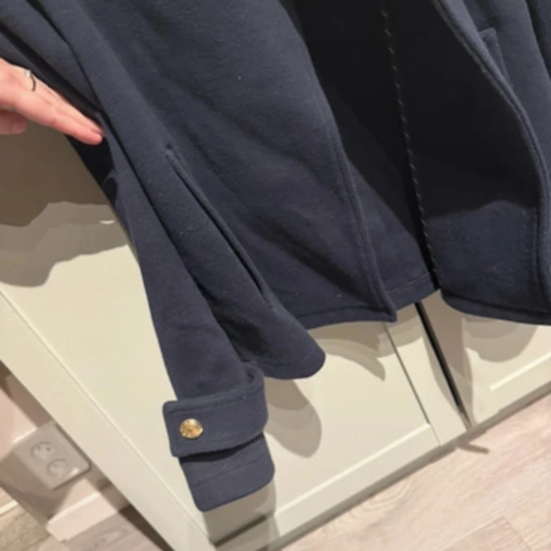 Mörkblå skepparkavaj med guldknappar - 2