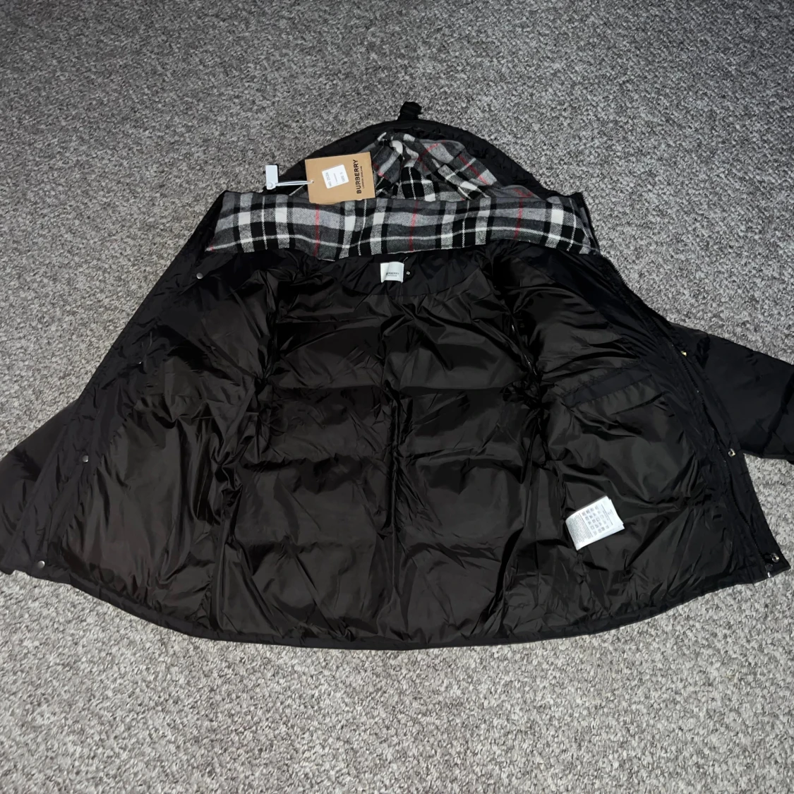 Svart pufferjacka från Burberry - 1