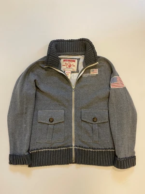 Vintage true religion zip cardgian - Vintage 00s true religion zip up cardigan //  Storlek S //  Mycket bra skick //  Skriv vid minsta fråga eller fundering💯🤝