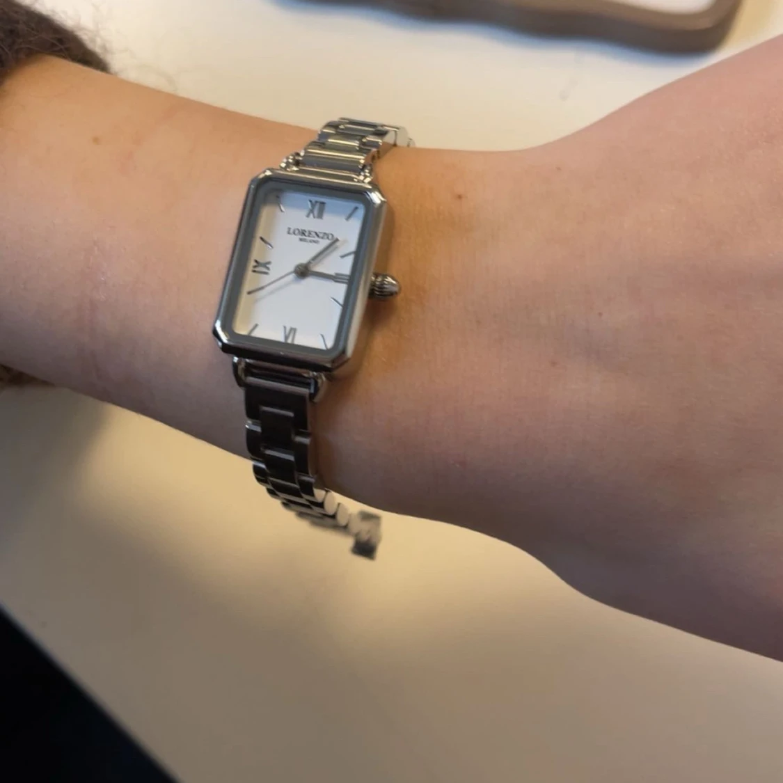 Silverfärgad klocka - 1