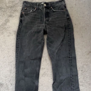 Straight Mid Waist Jeans Zara - Inga defekter, Som Ny! Fler frågor? Kontakta mig! 🤍🌸