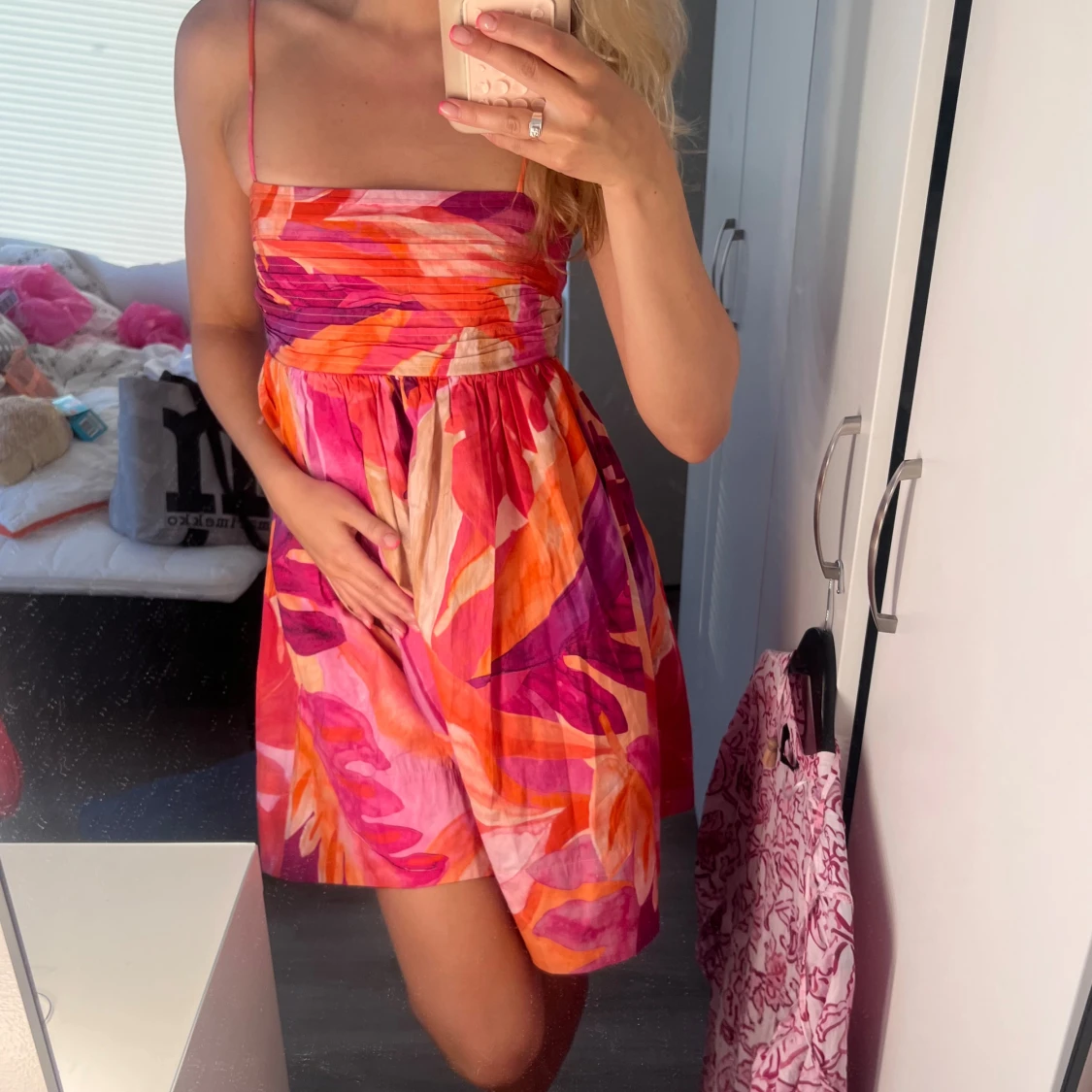 Färgglad kort sommarklänning XS