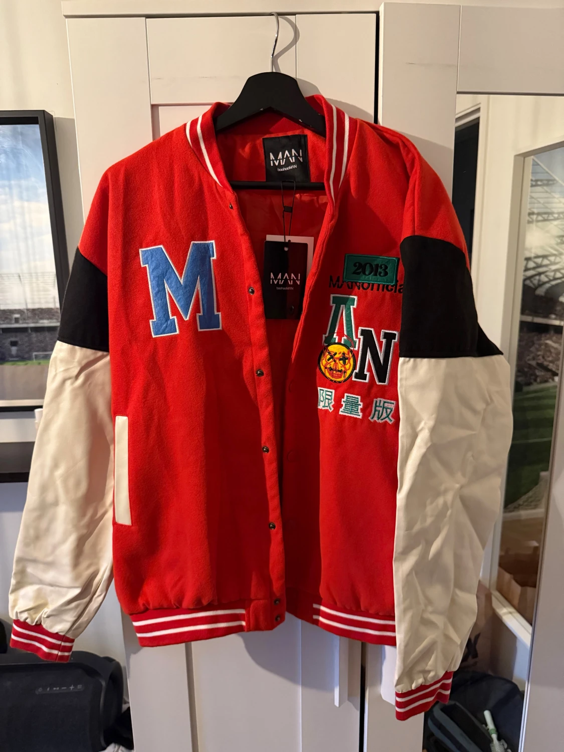 Röd bomberjacka MAN Limited Edition