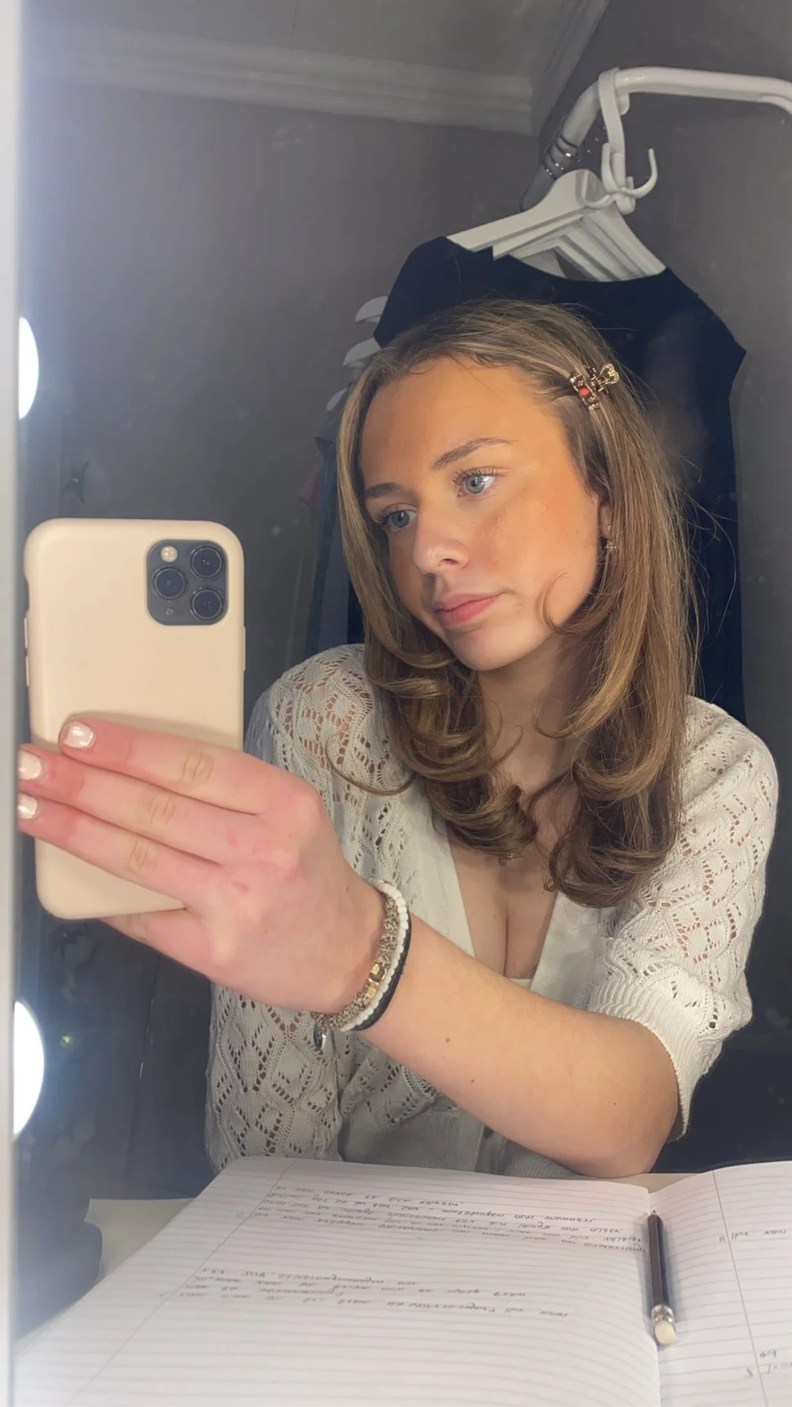 Vit stickad väst med knappar - 2