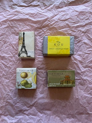 Fina tvålar från Frankrike - 3st tvålar från Frankrike, från märket TokyoMilk by Margot Elena Nypris för dessa tvålar är ca 110kr styck.  1st tvål från Bali från märket Kou Bali.   Alla tvålar är helt oöppnade och i originalförpackning.  Kan bli en fin julklapp till någon!  Priset är för 1st, kan göra paketpris om man vill ha flera eller alla.