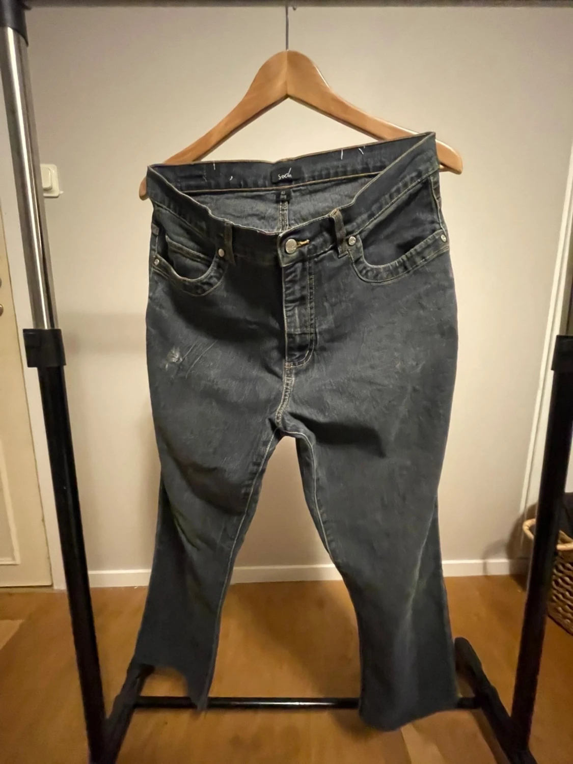 Mörkblå jeans från Soda, stl 42 lång