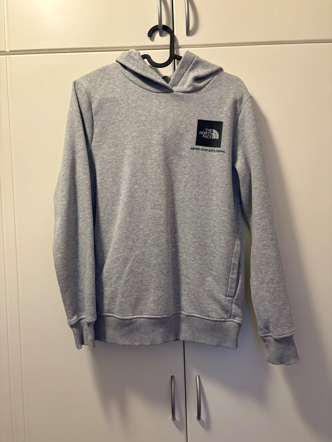 Grå hoodie från The North Face XL