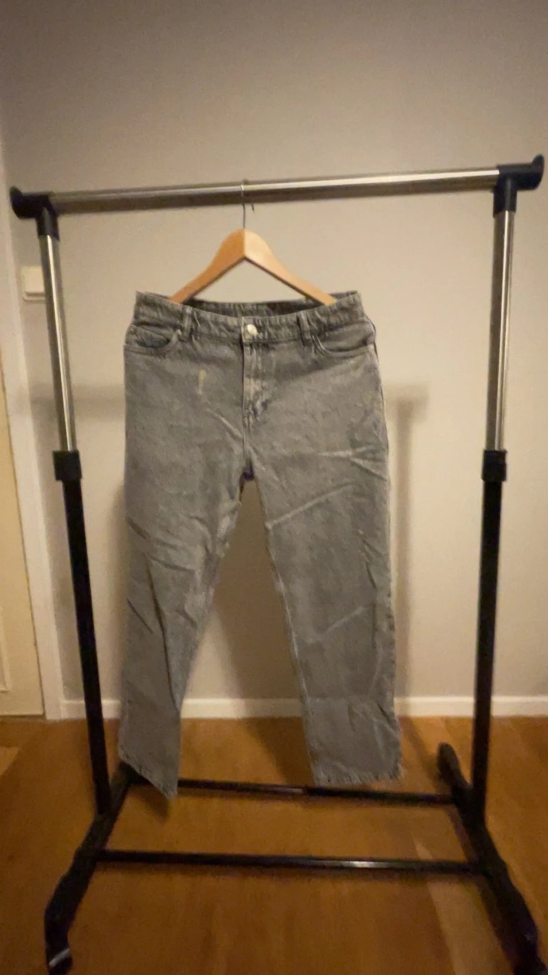 Grå jeans från RYVLS