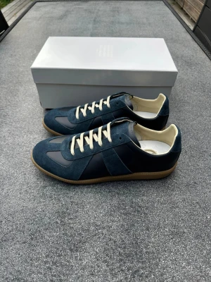 Maison margiela gats navy - Ett par superfeta gats i storlek 46, box och dustbags fås med, skickar samma dag!