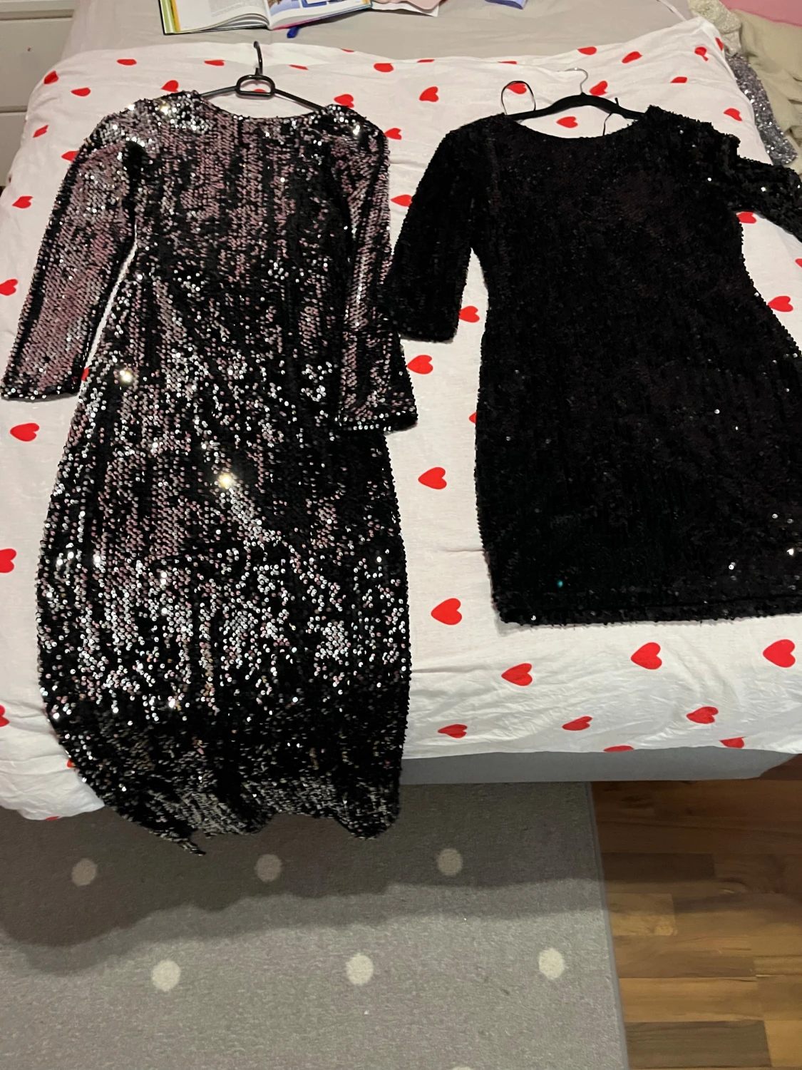 Svart glittrig paljettklänning - 2