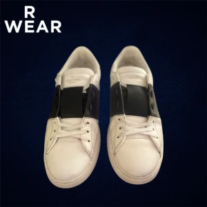 Valentino Open skor - Valentino Open skor👟Storlek: 40, Skick: 8/10, Äkthetscertifikat finns och kom privat för bild på det, Inga priser är hugget i sten, Fraktar alltid inom 24h efter köp🚚