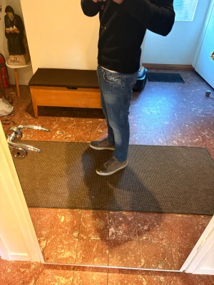 Dondup  Jeans - Tja säljer dessa feta dondup jeansen som passar archive grisch stylen längderna är 44 cm i midjan och 92 cm i längden