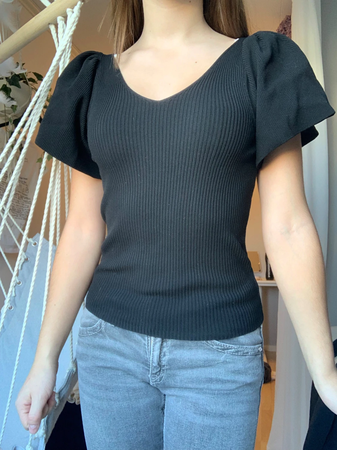 Svart ribbad topp med puffärm only - 1