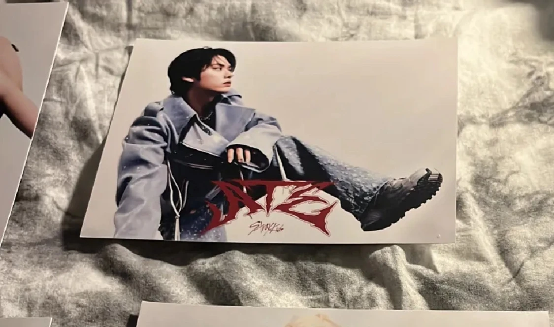 OFFICIAL Lee know mini album postcard/poster  - 1