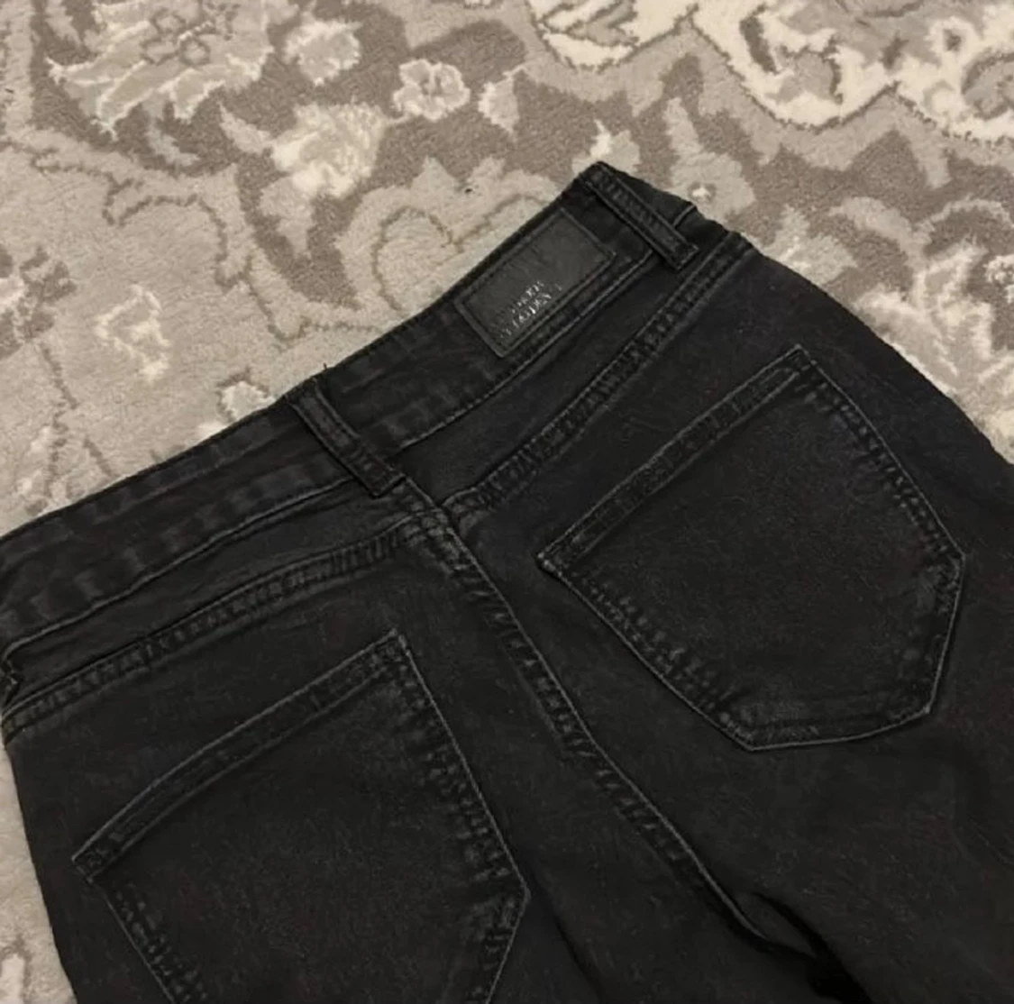 Svarta lågmidjade bootcut jeans från Vero Moda - 4