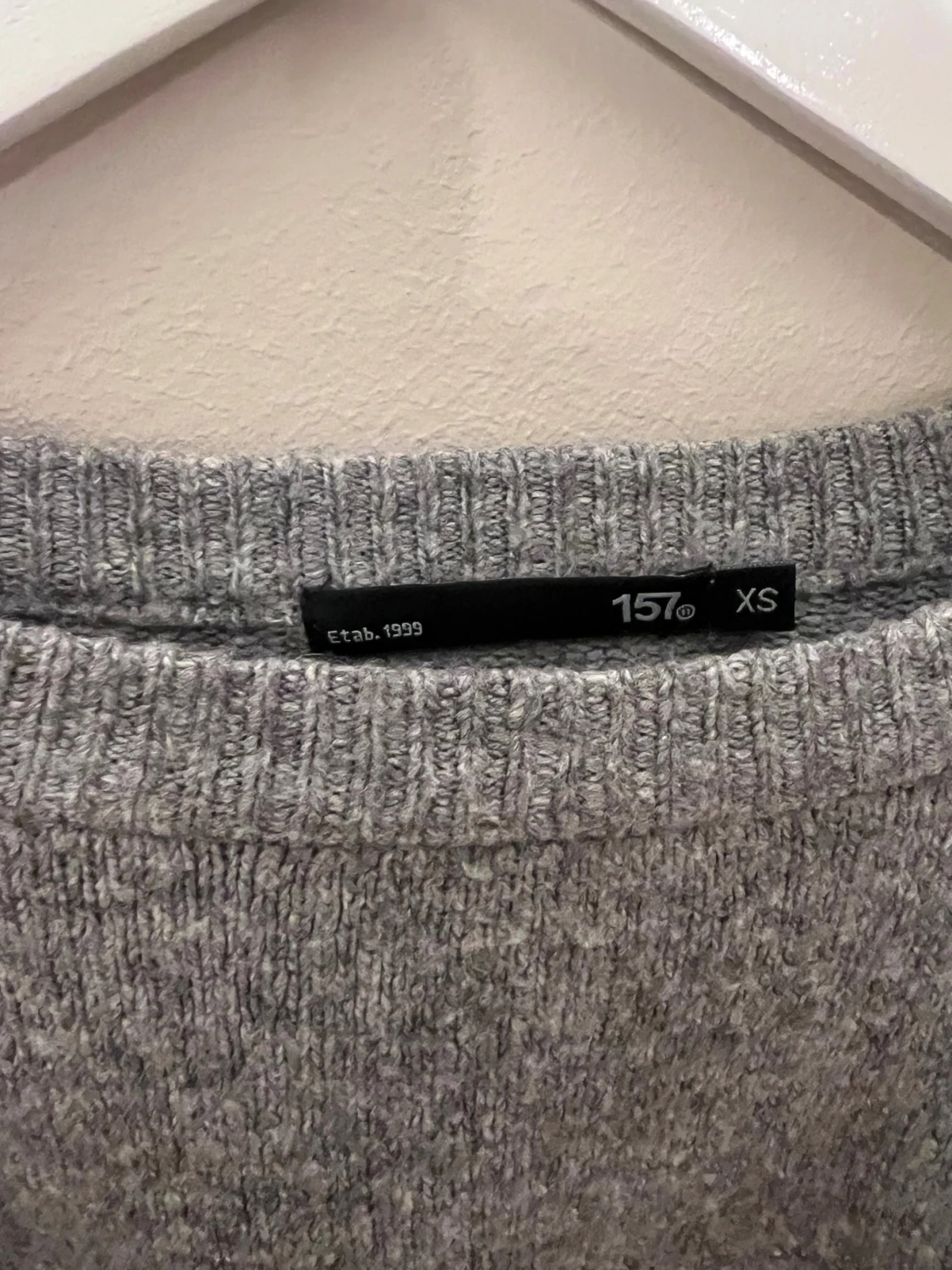 Grå stickad tröja från 157 XS - 1