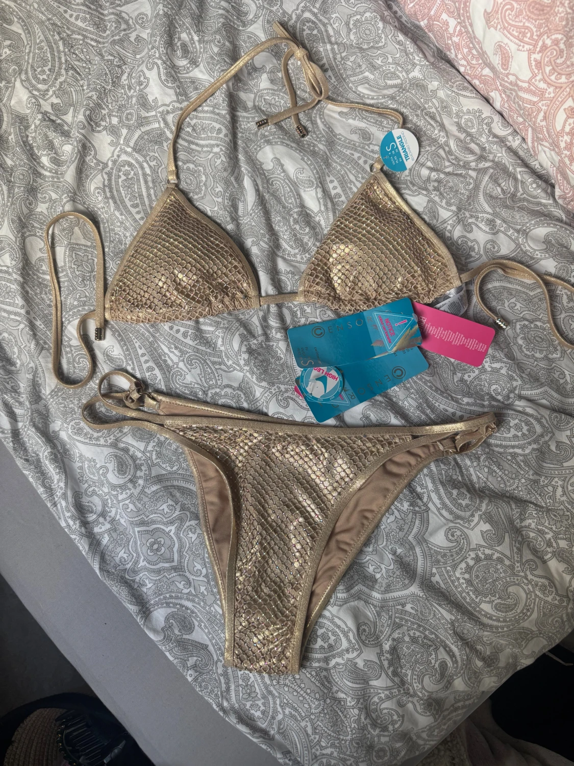 Glittrig guld bikini 