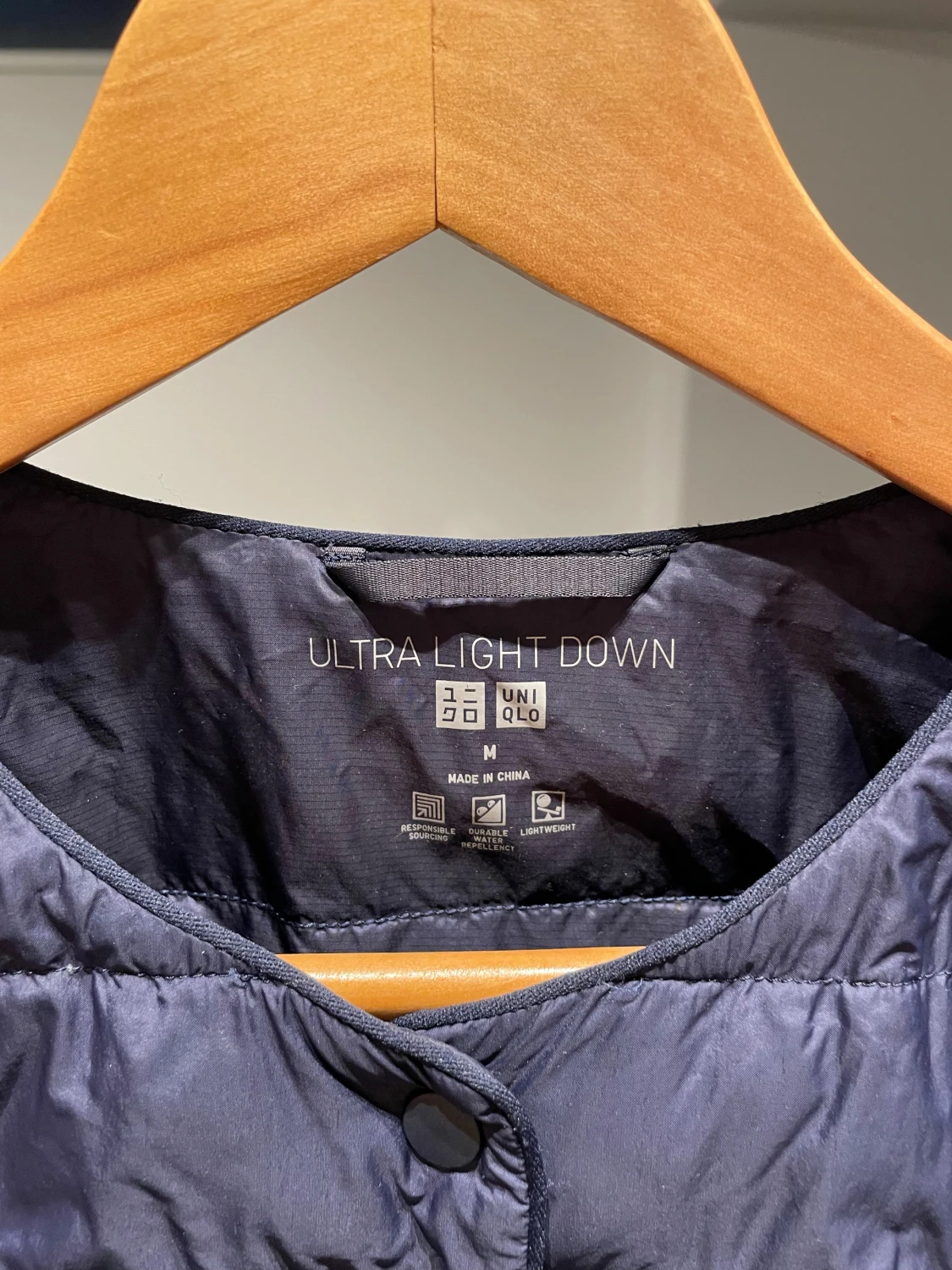 Uniqplo Mörkblå Ultra Light Down jacka  - 1