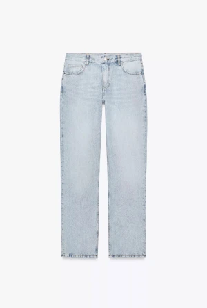 Zara jeans - Såå snygga lågmidjade jeans från zara, använda 4 ggr max! Kan skicka egna bilder om det önskas 🩷 Tryck på köp nu 