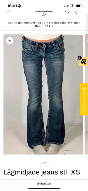 Lågmidjade blå bootcut jeans XS - Säljer mina jeans som e köpta från tinsell Pga att de va för stora för mig. Skriv privat för fler bilder 💕