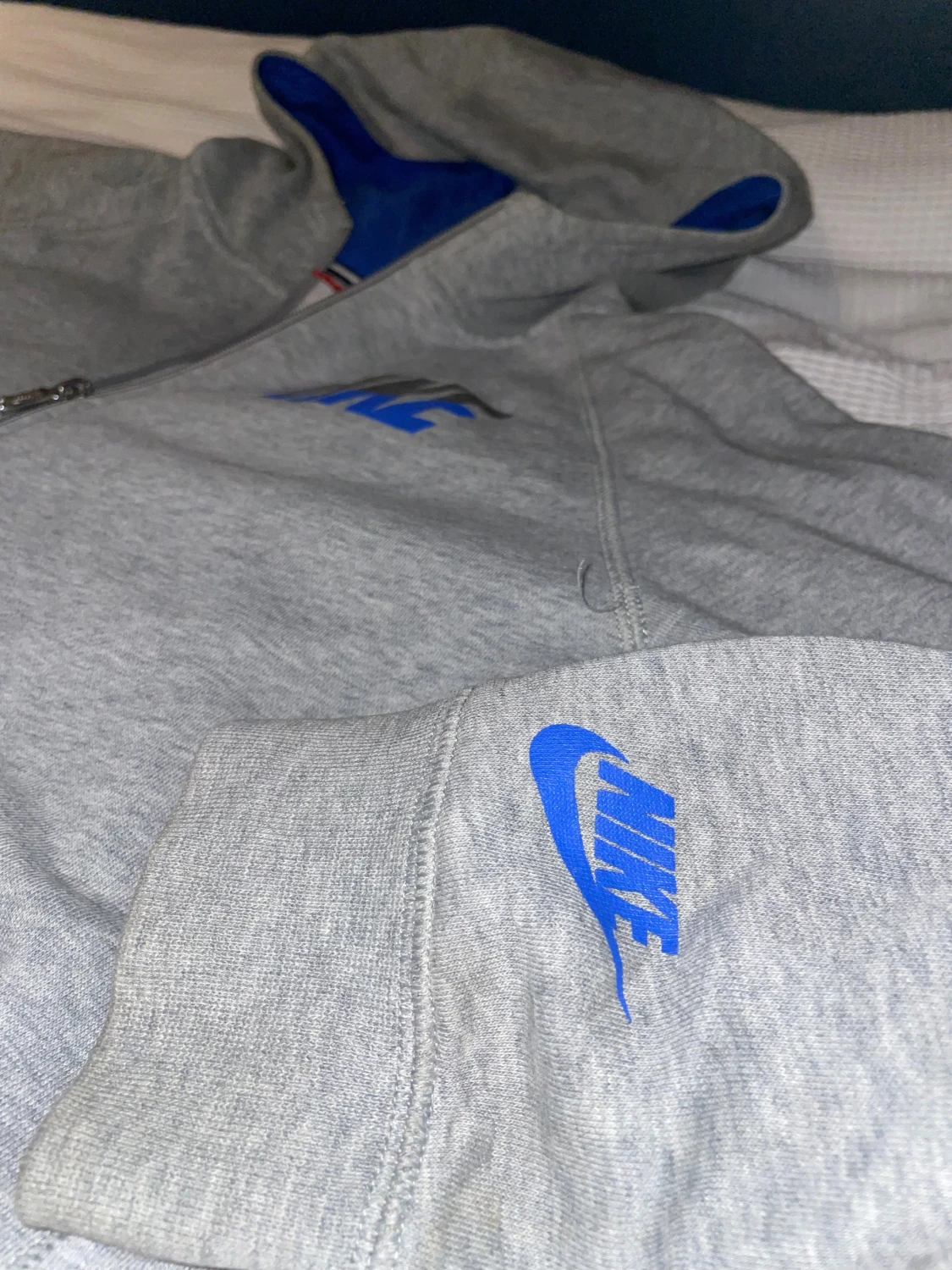 Grå zip up hoodie från Nike - 2