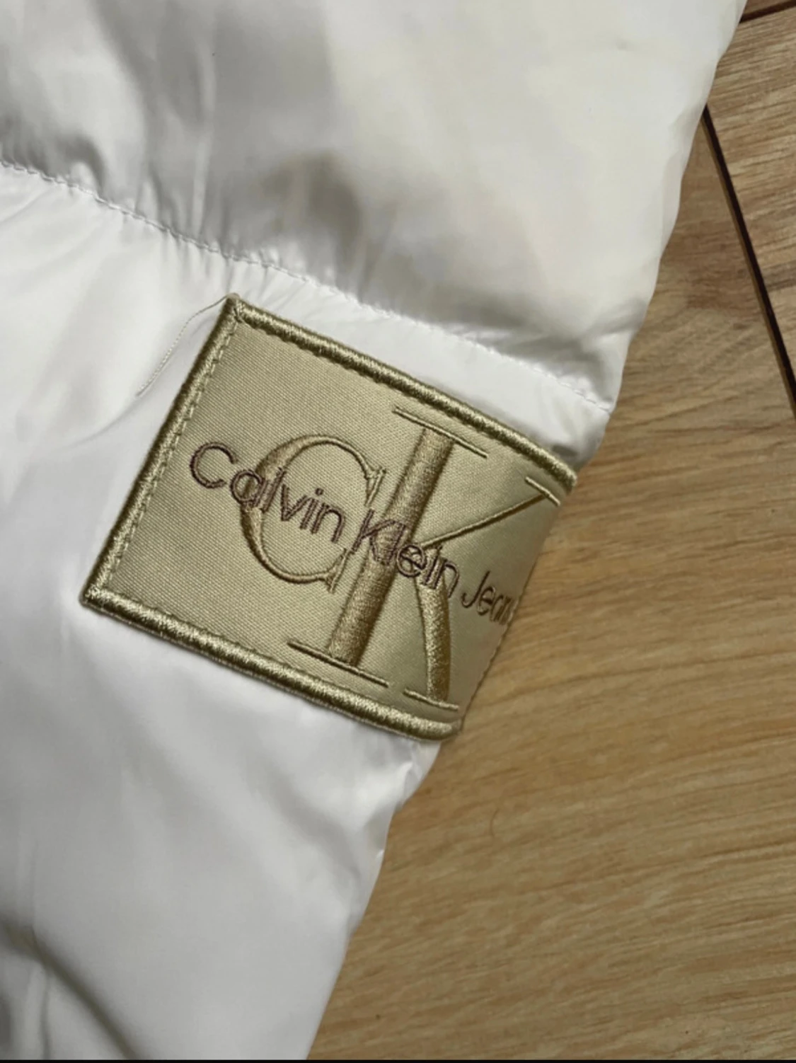 Vit pufferjacka från Calvin Klein - 5