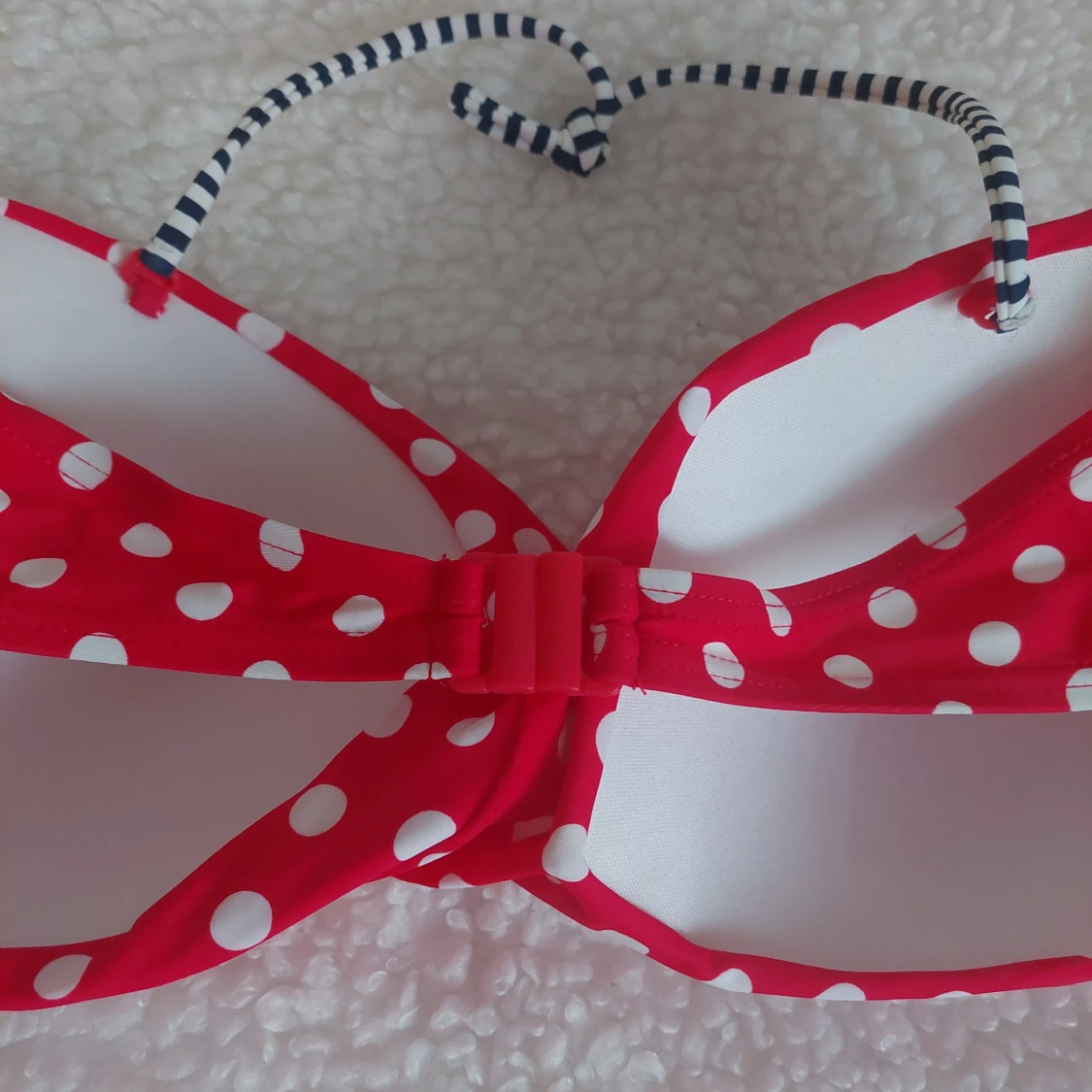 Två bikinisar med prickigt mönster.Storlek 44 - 3