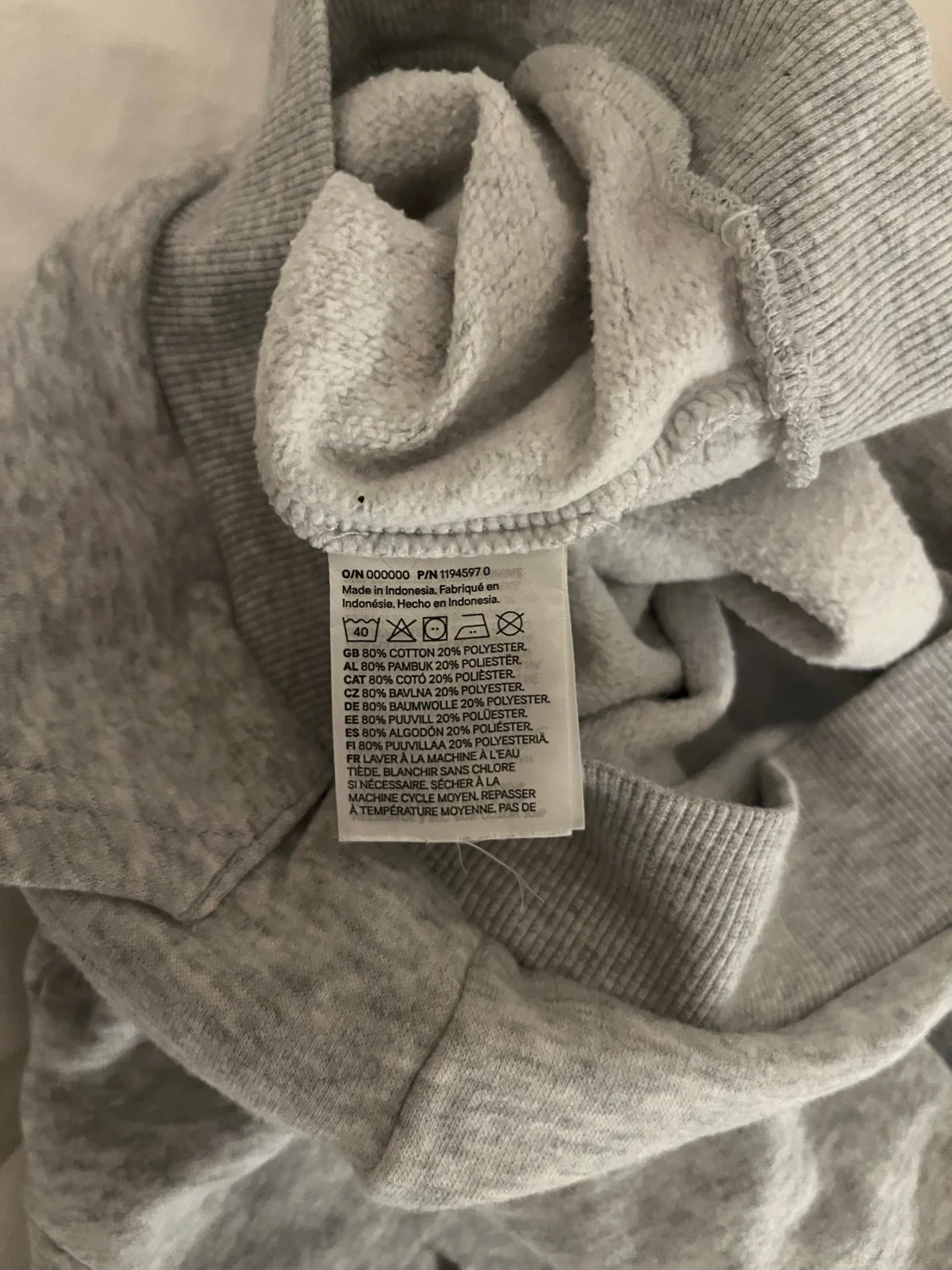 Grå hoodie från H&M med huva - 4