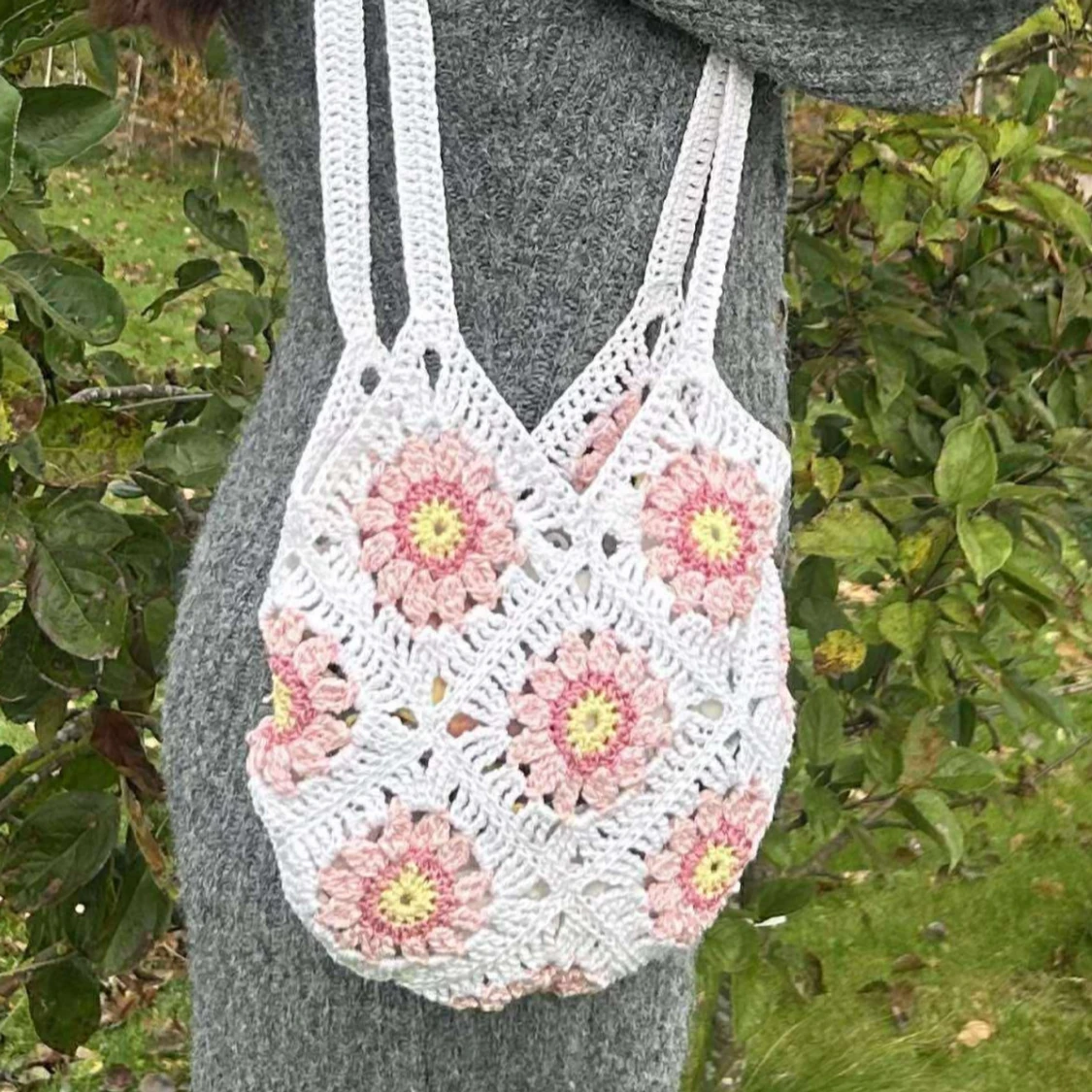 Handgjord blommig shoppingväska