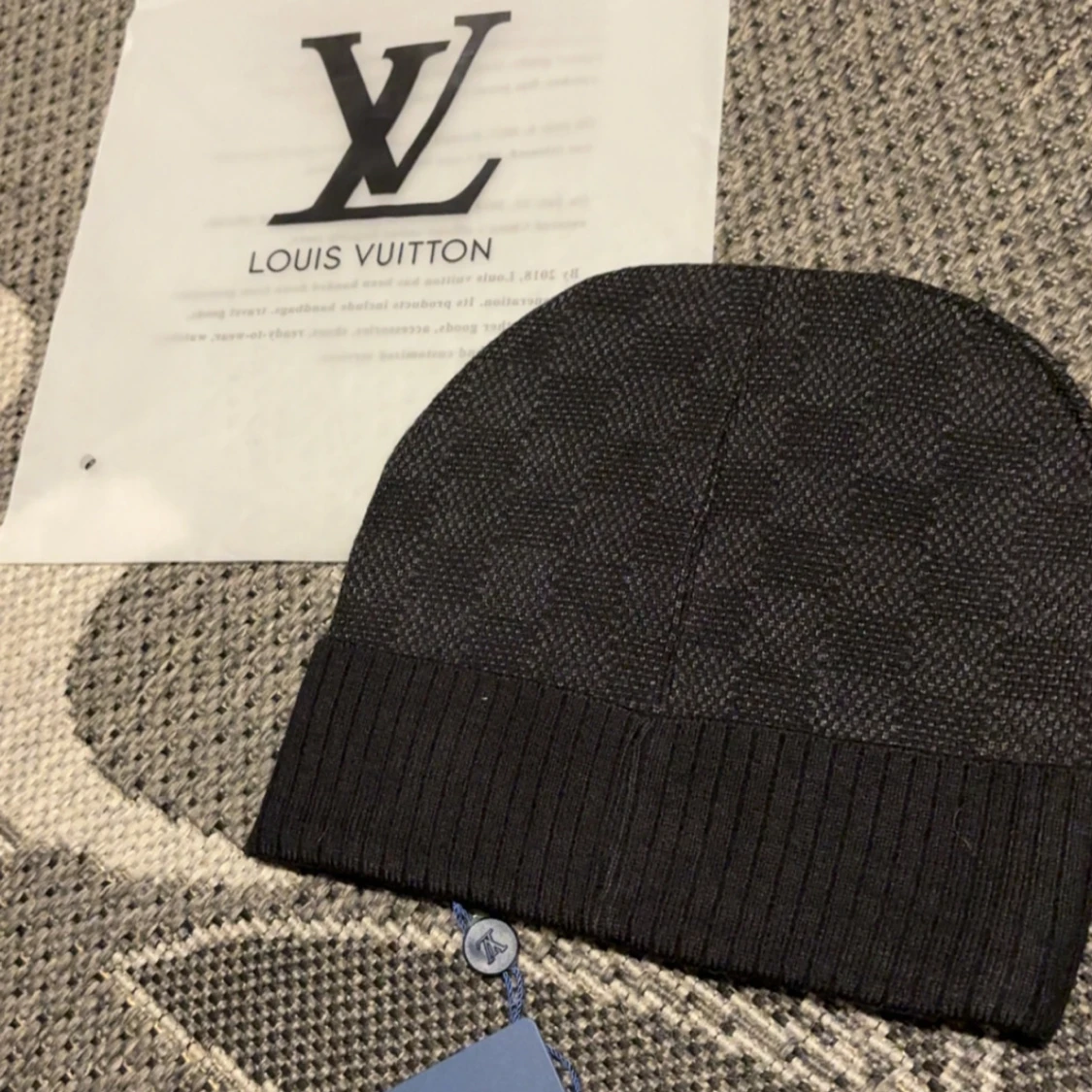 Louis Vuitton svart rutig mössa - 1