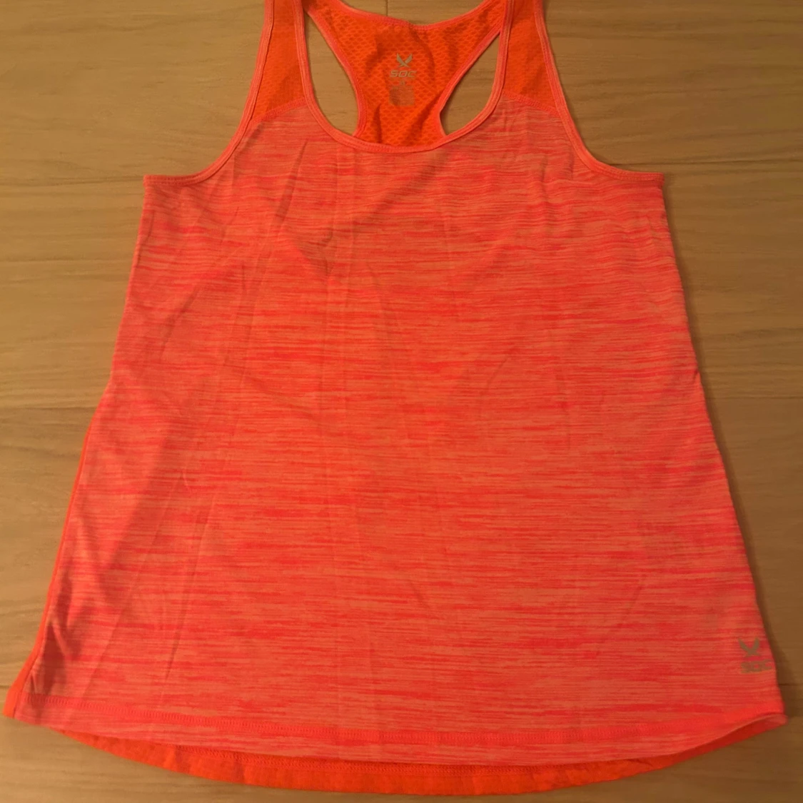 Neonrosa träningstopp från SOC XS