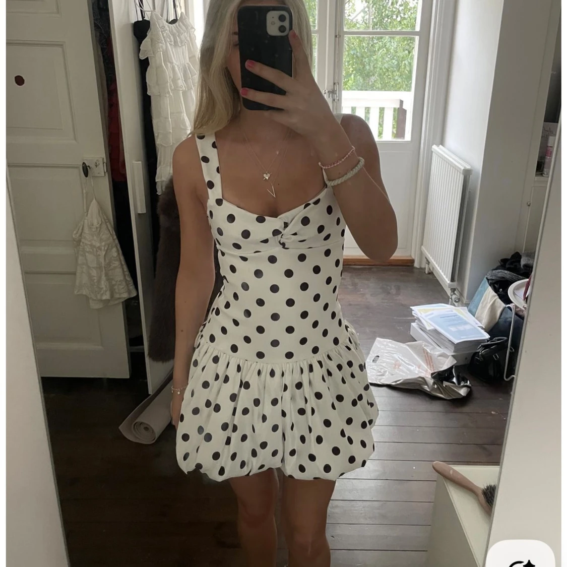 Prickig klänning  - 1