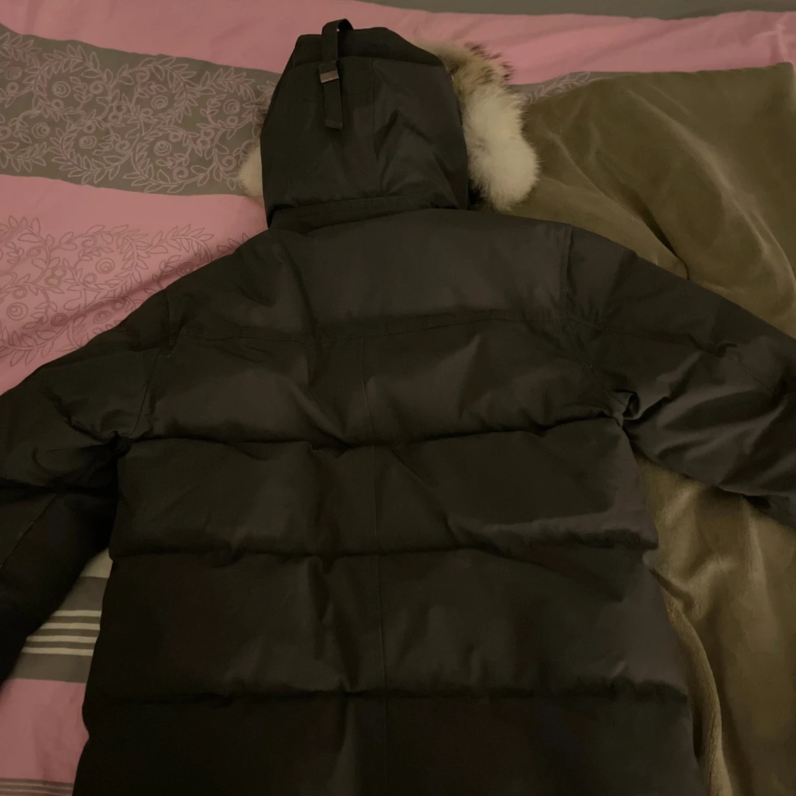 Grå dunjacka med päls från Canada Goose black label  - 3