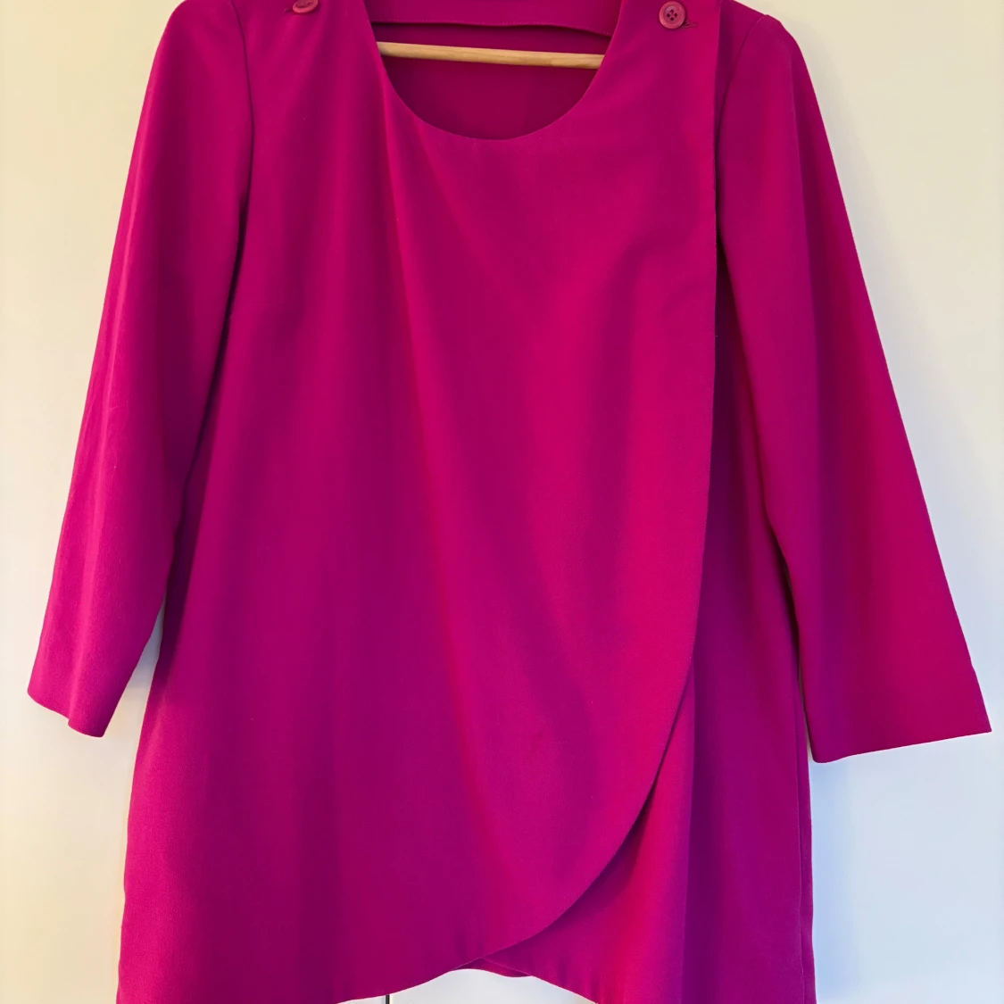 Cerise omlottkavaj från Rodebjer