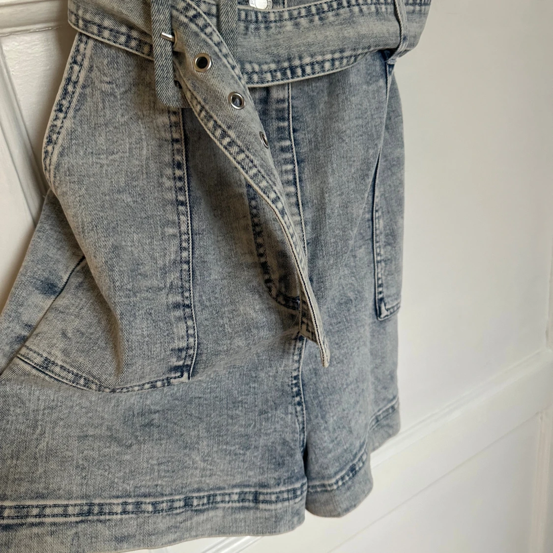 Jeansklänning med bälte från FB Sister - 3