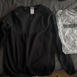 Gymshark onyx v5 longsleeve grön L - Oanvänd storlek L