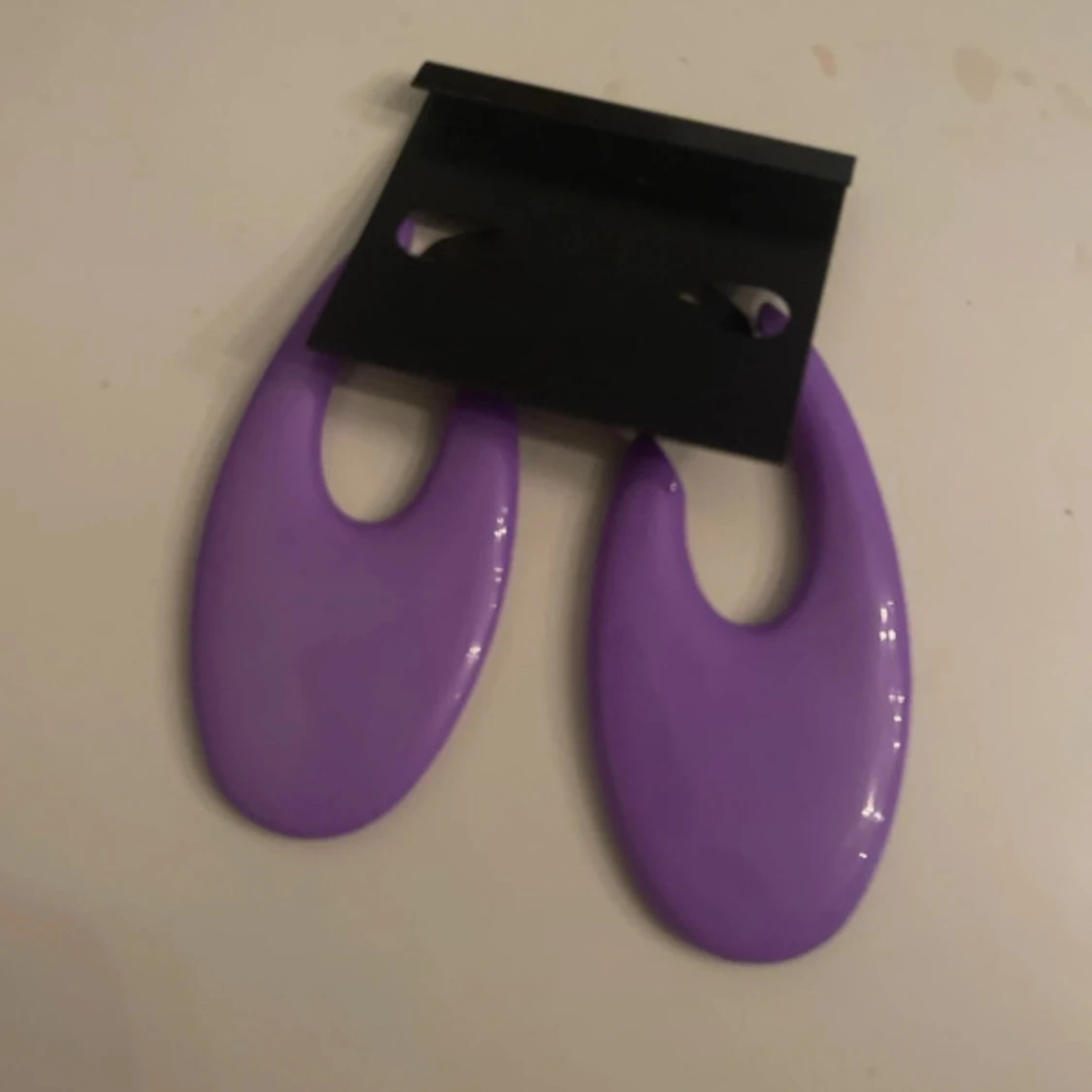 Lila statement örhängen - 1