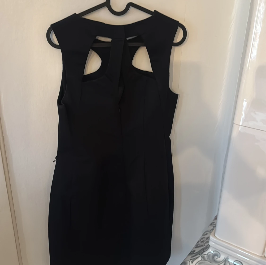 Svart cut-out klänning från Oasis - 1